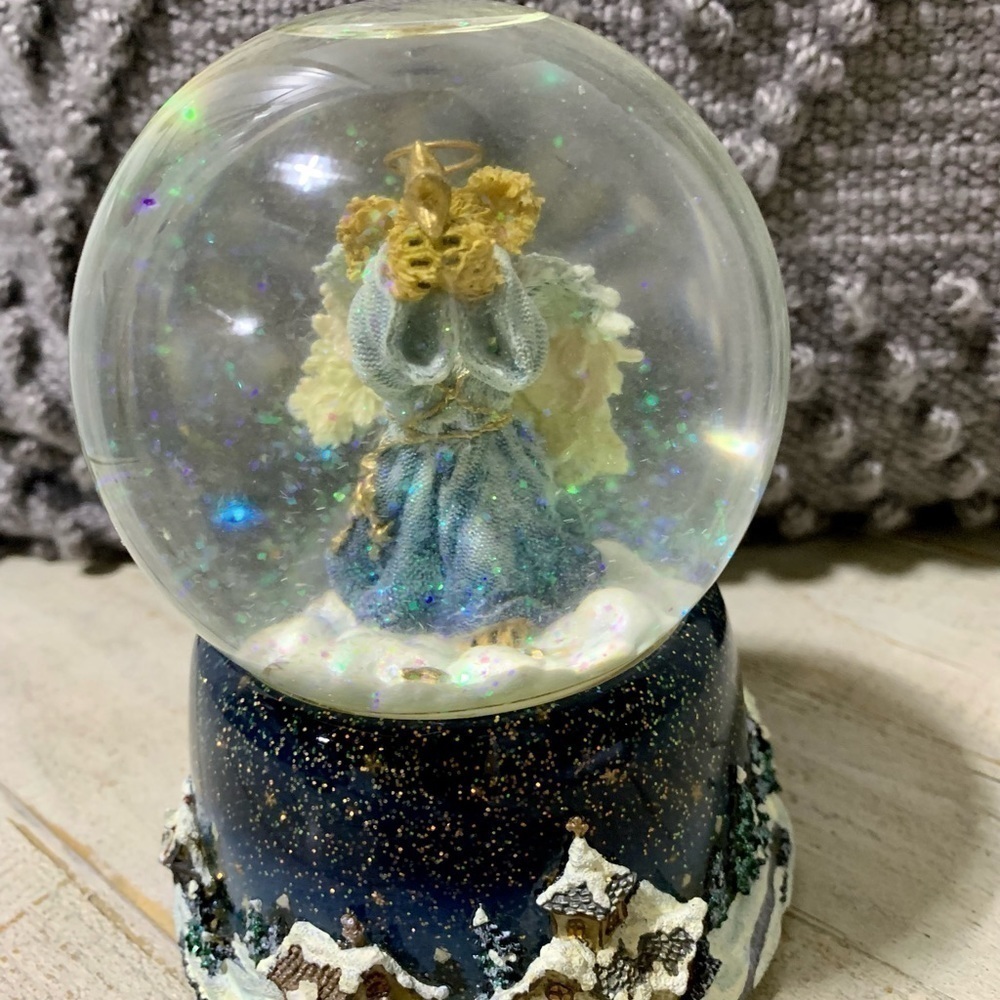 ❤️Hallmark Precious Moments Angel Bear Snow Globe - Picture 3 of 9